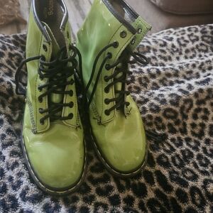 Patent leather shoes